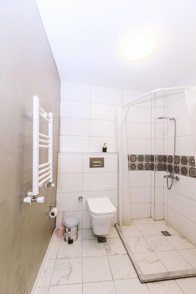FULLY EQUIPPED ROOM AT TAKSIM — ISTANBUL — фотография отеля №4