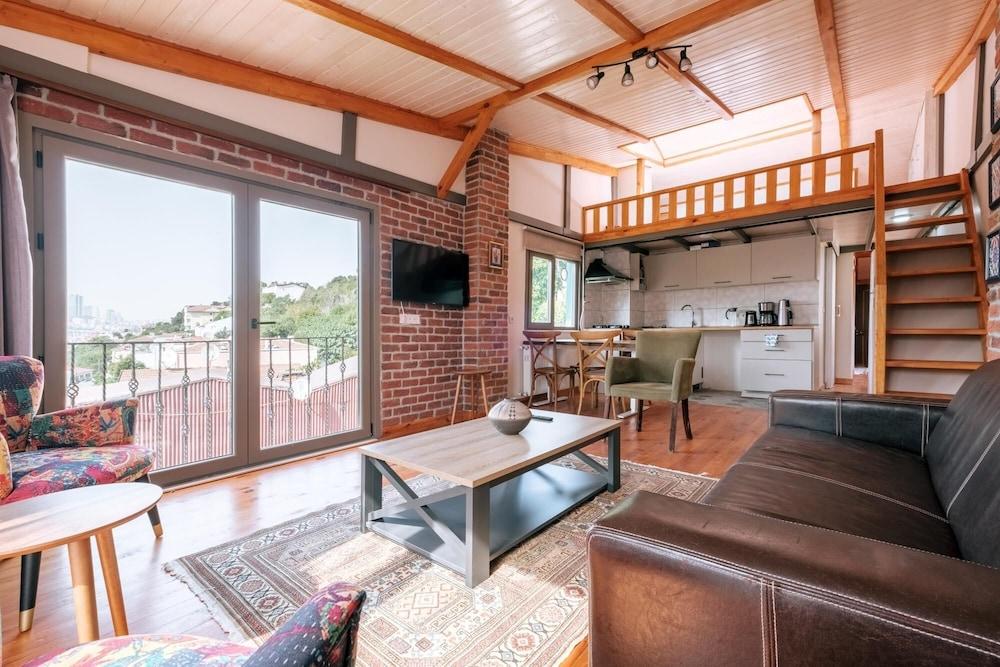 STUNNING SEA VIEW LOFT 5 MIN TO PARK IN KUZGUNCUK — ISTANBUL — фотография отеля №9