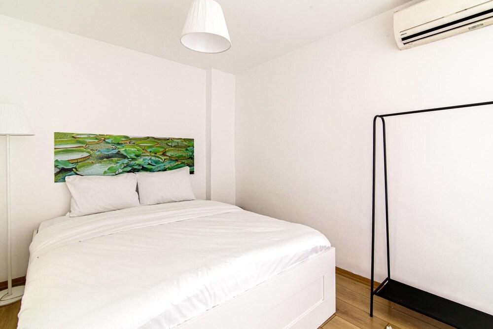 SINGLE HOUSE LUMINOUS AND CHIC FLAT IN FATIH — ISTANBUL — фотография отеля №9