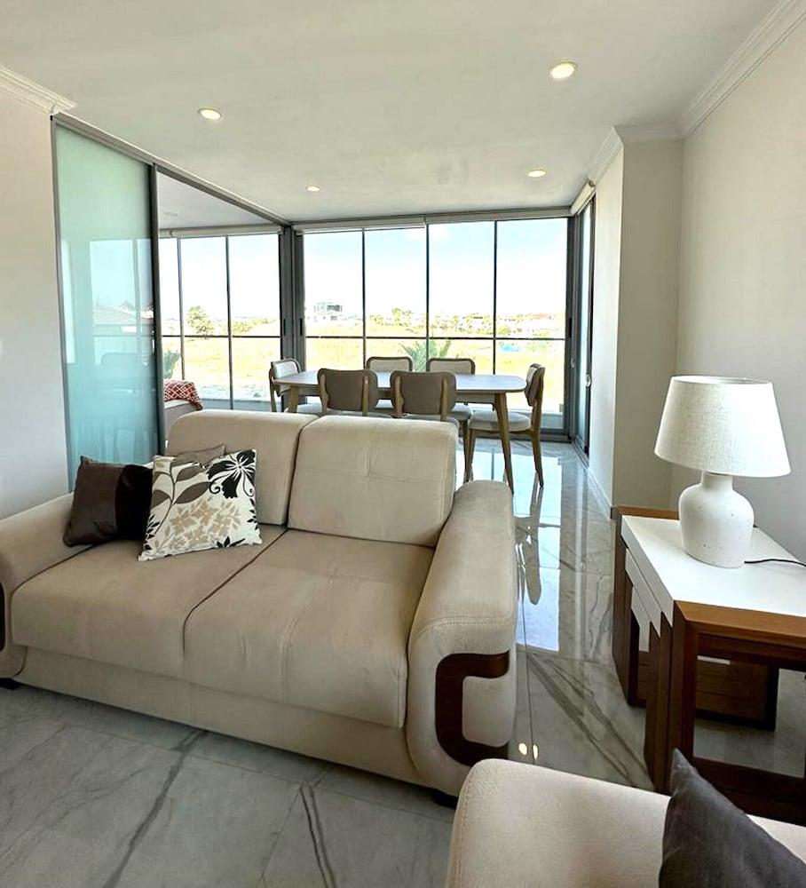 BABYLON 40 - 2 BED PRIVATE HOME SLEEPS UP TO 6 CLOSE TO EVERYTHING — SIDE — фотография отеля №8