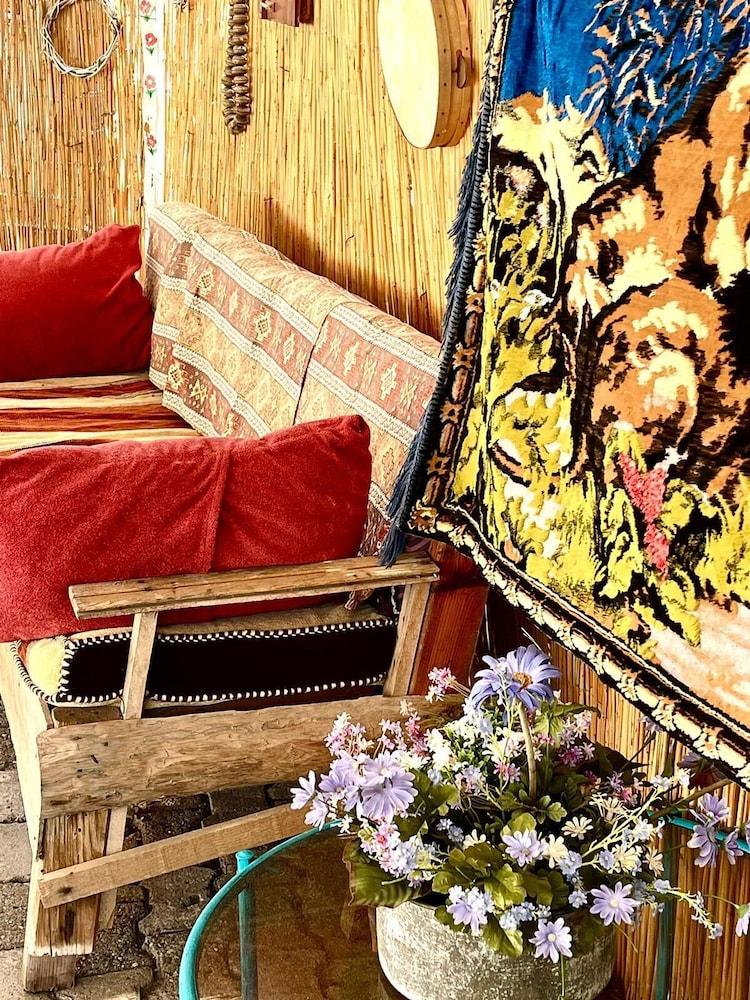 ANTONIOS MOTEL — SIDE