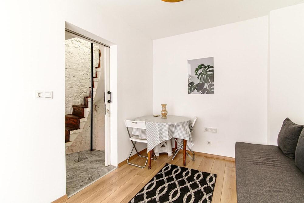 SINGLE HOUSE LUMINOUS AND CHIC FLAT IN FATIH — ISTANBUL — фотография отеля №5