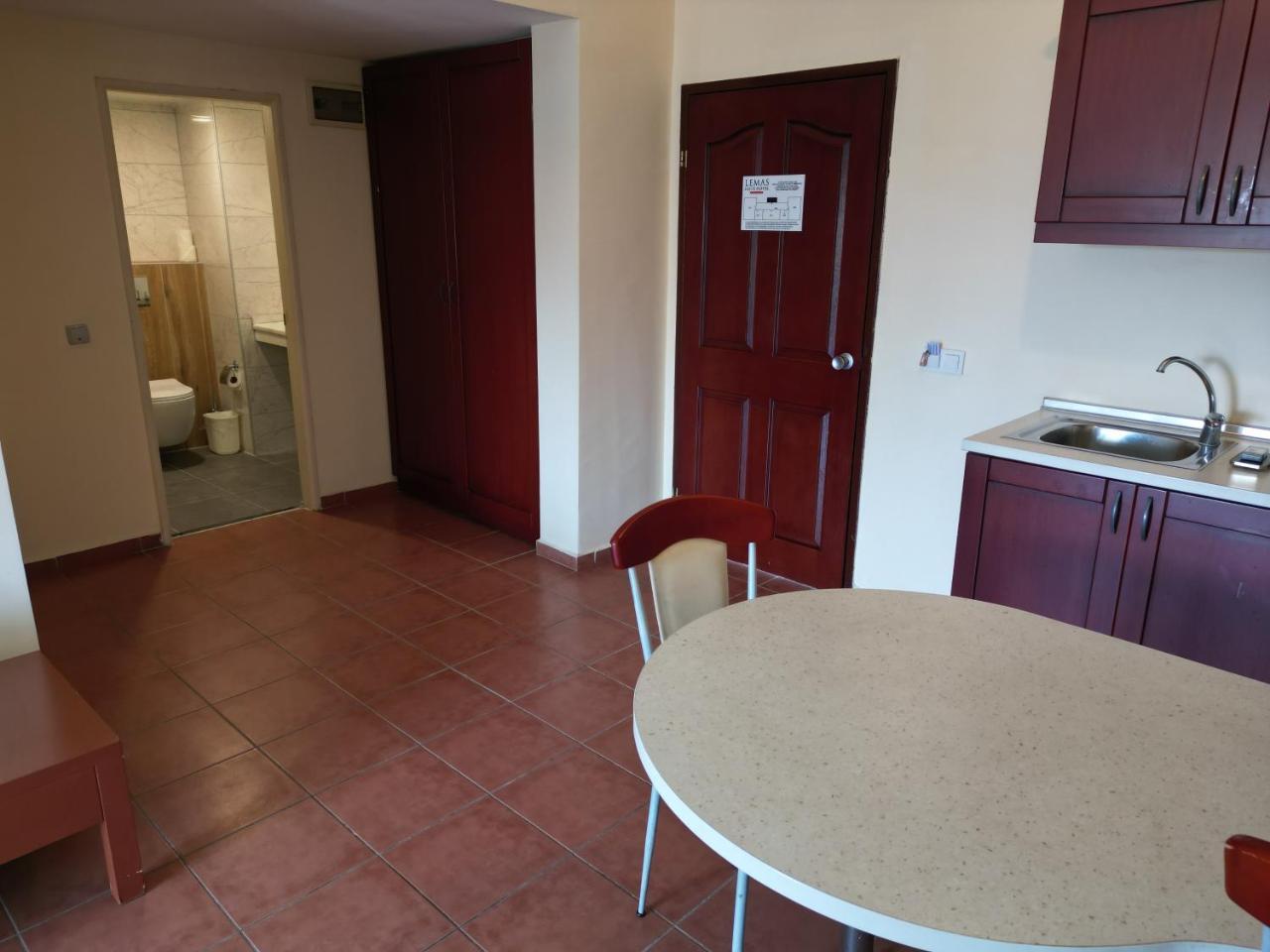 LEMAS SUITE HOTEL — SIDE — фотография отеля №29