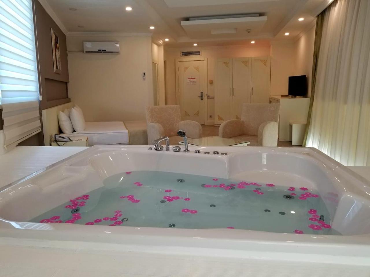 CRYSTAL ADMIRAL RESORT SUITES & SPA — SIDE — фотография отеля №22
