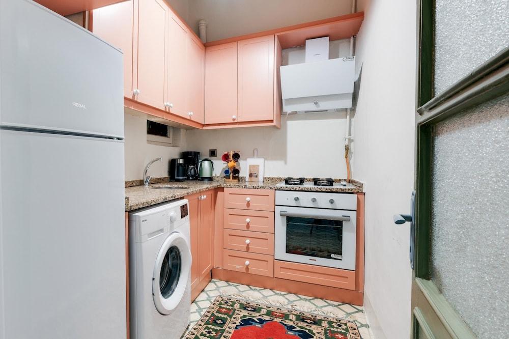 COZY FLAT WITH BALCONY 5 MIN TO GALATA TOWER — ISTANBUL — fotografie hotel nr. 11