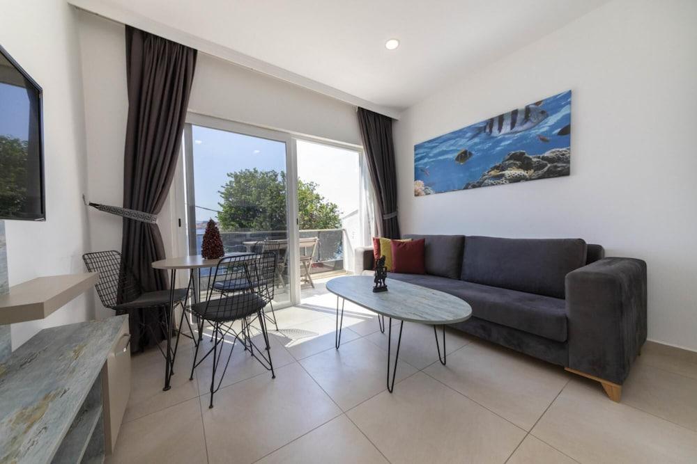 SEAFRONT FLAT WITH EXCELLENT SEA VIEW IN BODRUM — BODRUM — фотография отеля №13