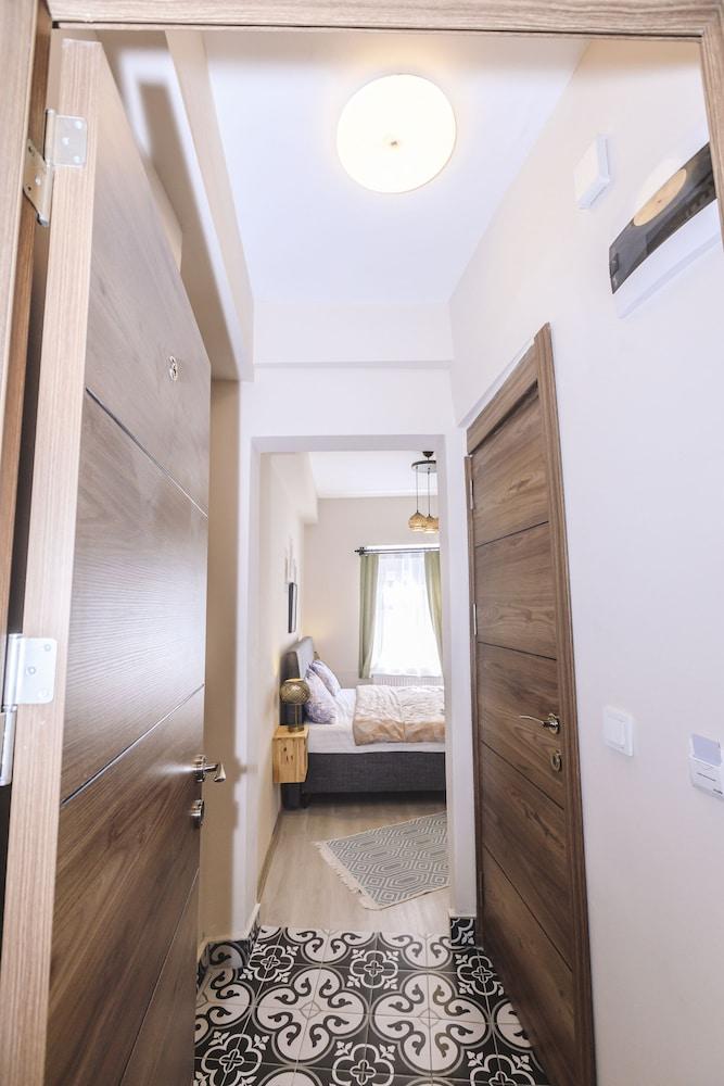 WARM PRIVATE ROOM AT TAKSIM — ISTANBUL — фотография отеля №3