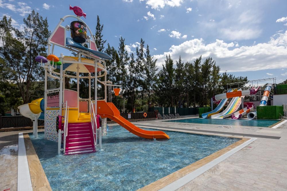 RAMADA HOTEL & SUITES BY WYNDHAM KUSADASI — KUSADASI — fotografie hotel nr. 31