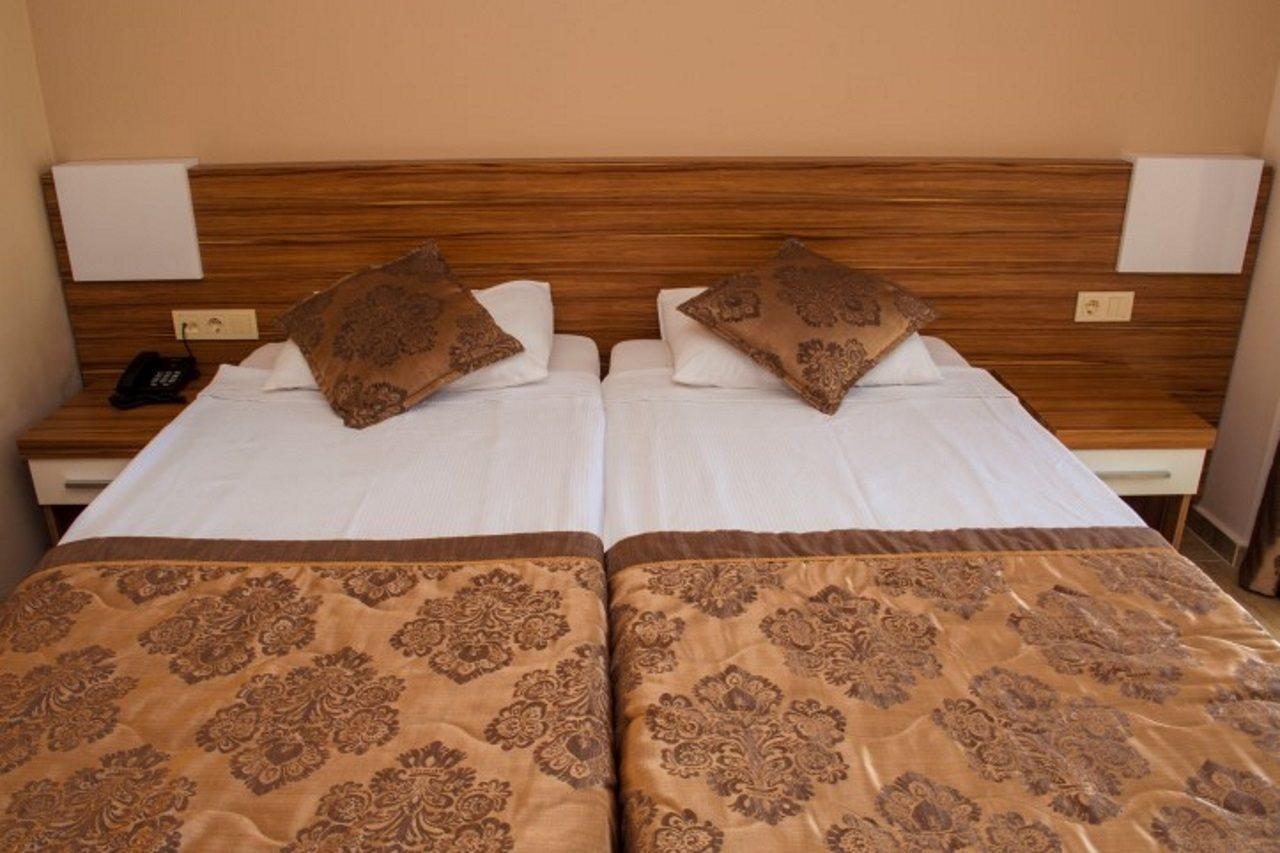 SIDE BAY HOTEL — SIDE
