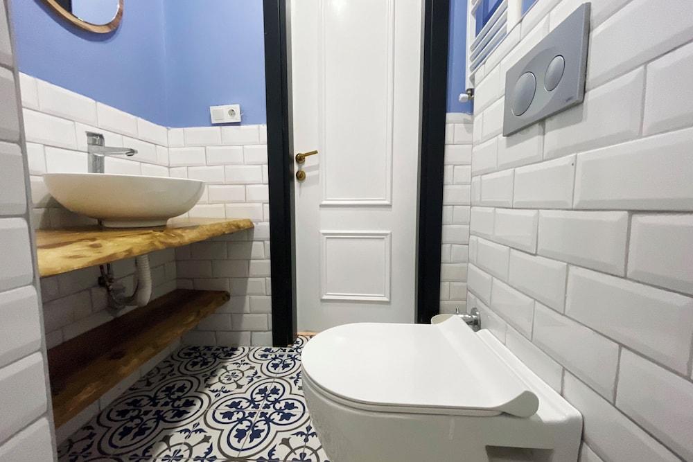 2BR AND 2BATH BALCONY APT IN HEART OF ISATANBUL #3 — ISTANBUL — fotografie hotel nr. 15