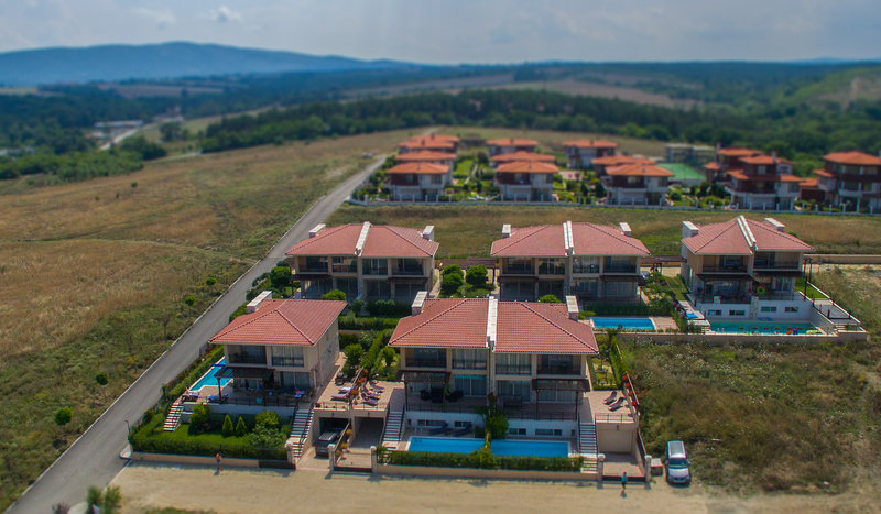CORAL VILLAS — LOZENETS
