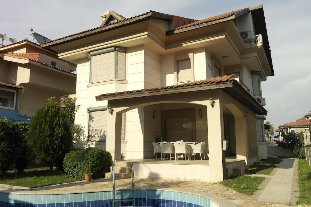 VILLA WITH PRIVATE POOL IN ICMELER — MARMARIS