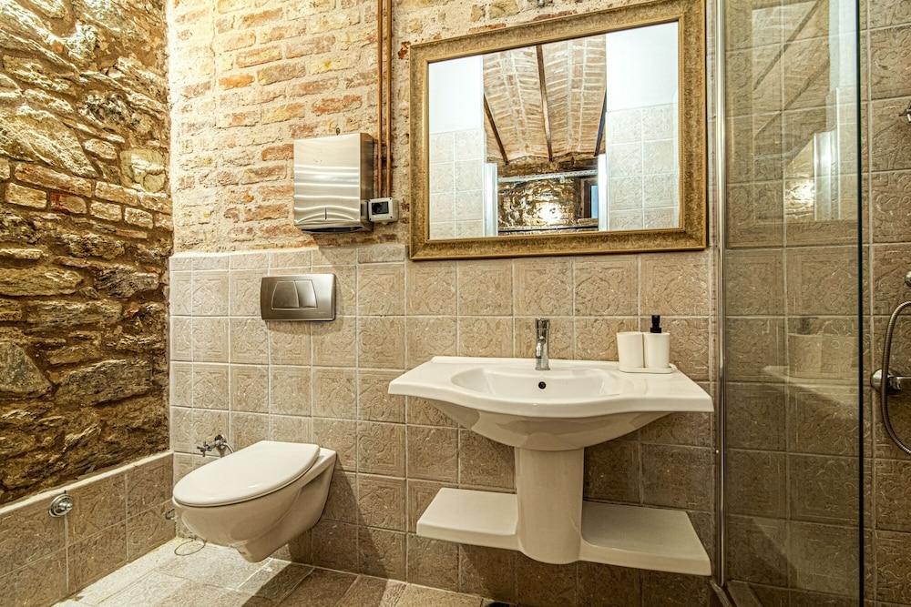 CENTRALLY LOCATED HISTORICAL FLAT IN BEYOGLU — ISTANBUL — fotografie hotel nr. 33