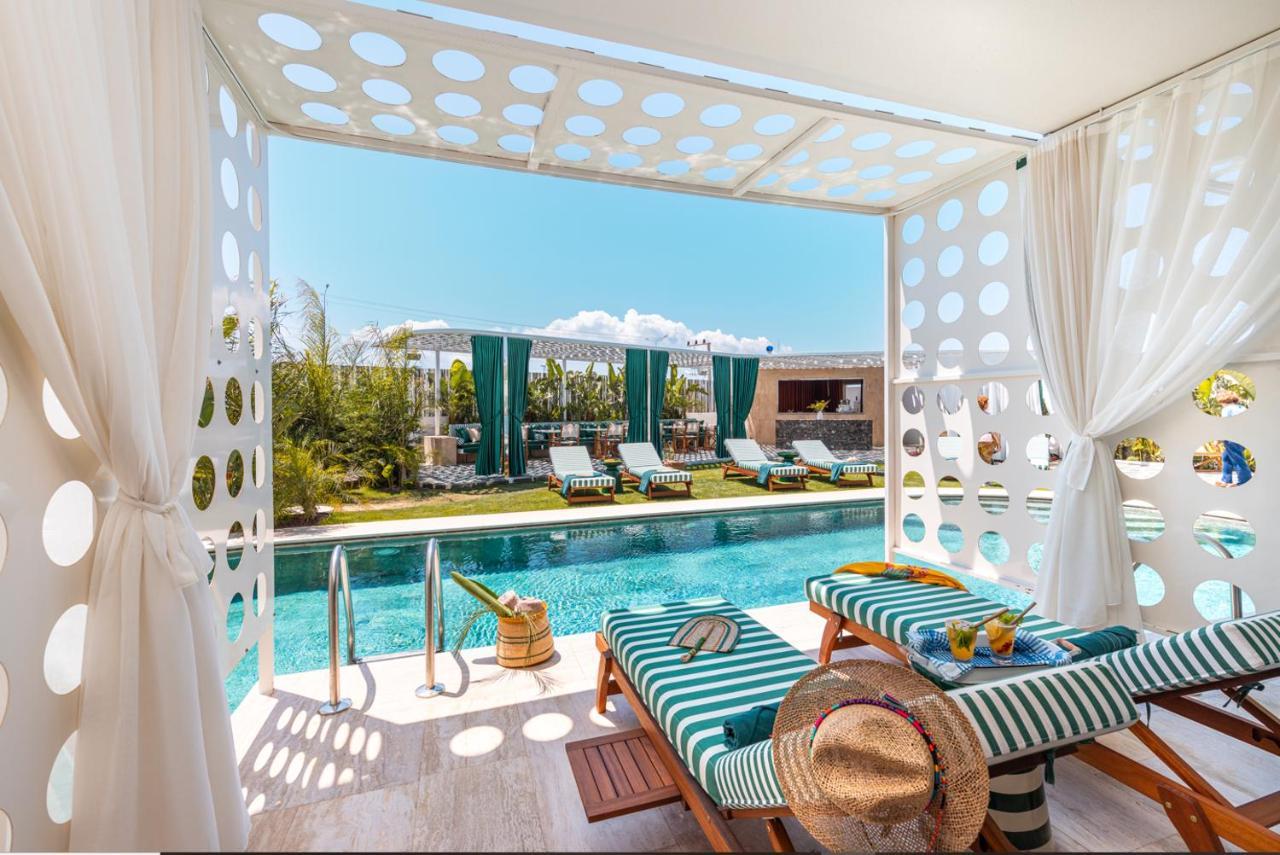 THE XON HOTEL — CESME