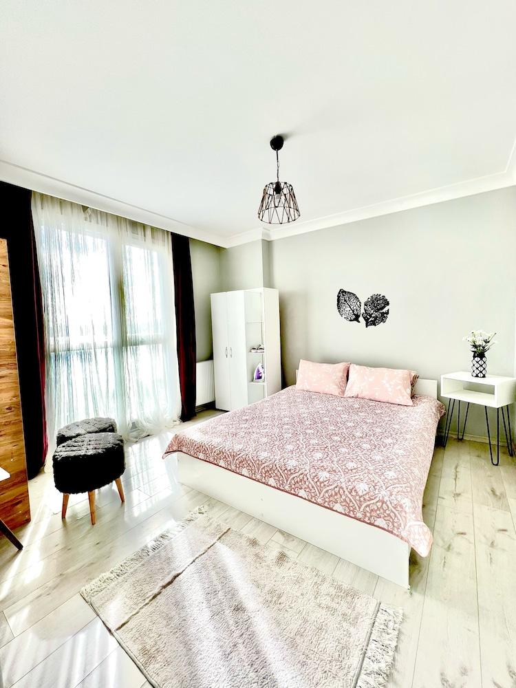 PERFECT LAKE VIEW ENTIRE APARTMENT — ISTANBUL — фотография отеля №4