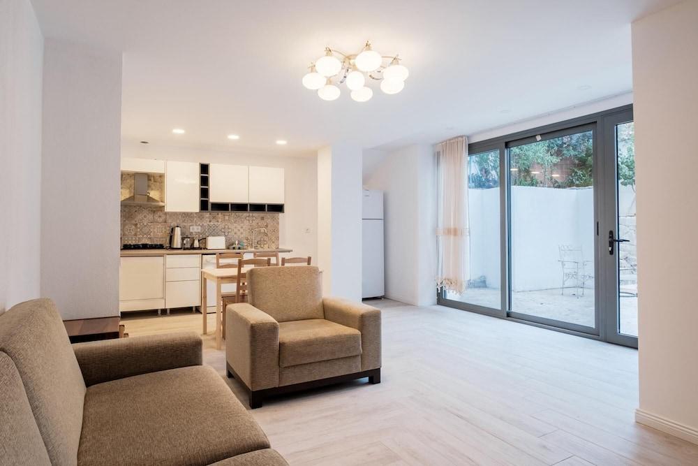 COMFY FLAT W PATIO 3 MIN TO BEACH IN BODRUM — BODRUM — фотография отеля №2