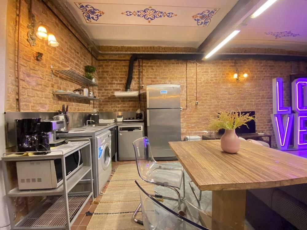 CENTRALLY LOCATED HISTORICAL FLAT IN BEYOGLU — ISTANBUL — fotografie hotel nr. 16