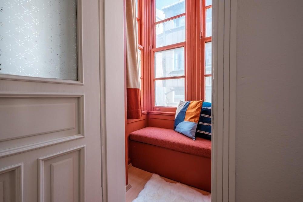 CHIC MODERN FLAT W BALCONY 5 MIN TO TAKSIM — ISTANBUL — fotografie hotel nr. 12