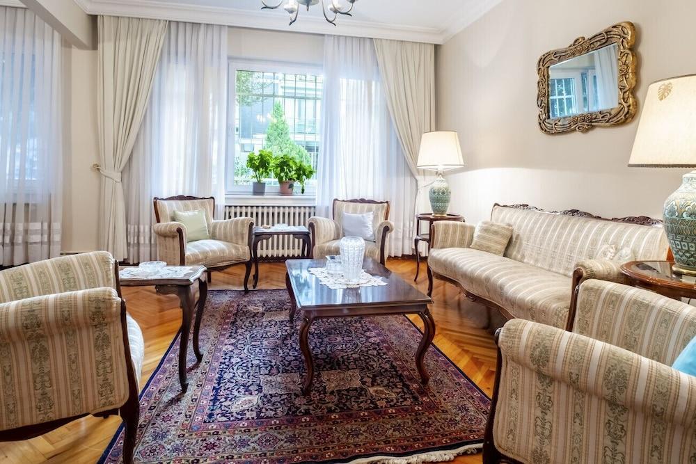 CHIC FLAT WITH BALCONY CLOSE TO CADDEBOSTAN SHORE — ISTANBUL — fotografie hotel nr. 3