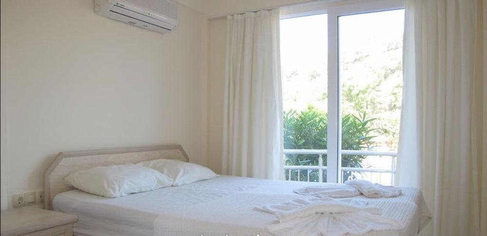VILLA AQ37 BY JOYLETTINGS — FETHIYE — fotografie hotel nr. 2