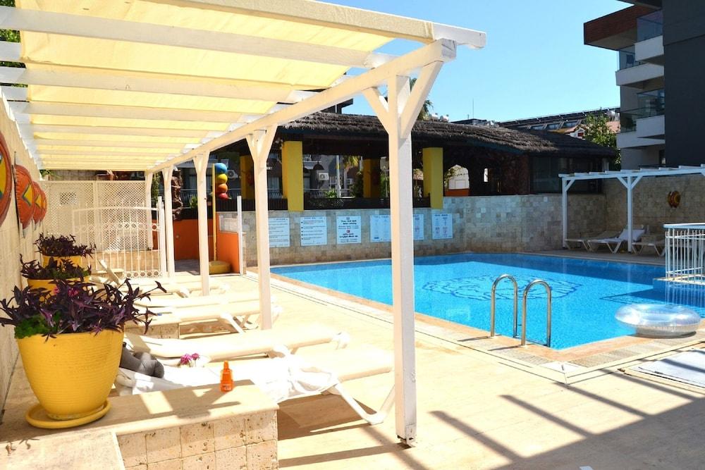 ROOM IN APARTMENT - BEAUTIFUL 3 BED HOLIDAY HOME IN RESORT CENTRE — SIDE