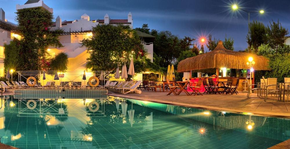 GOLDEN GATE CLUB HOTEL — KUSADASI