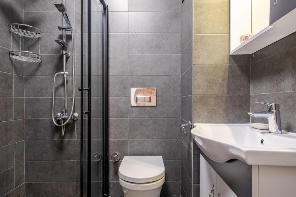 PLEASANT FLAT WITH CENTRAL LOCATION IN SISLI — ISTANBUL — фотография отеля №15