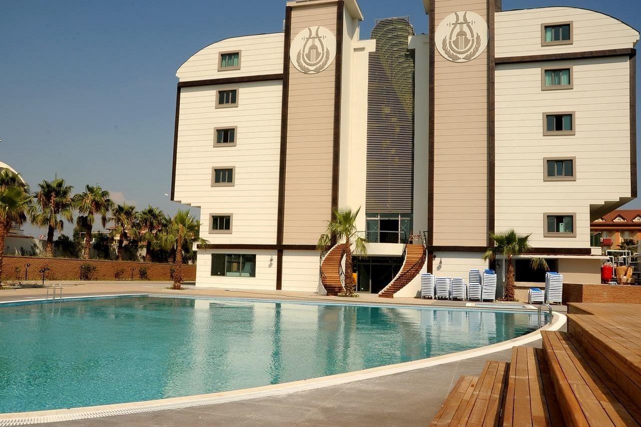 ORFEUS QUEEN HOTEL — SIDE