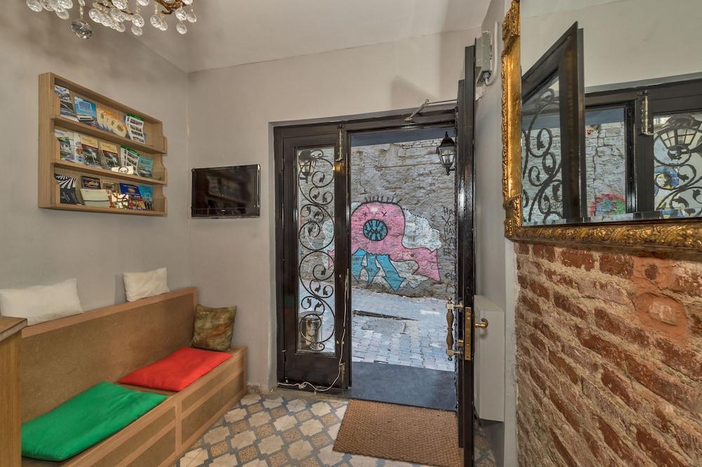 CIRRUS SUITES TOMTOM — ISTANBUL
