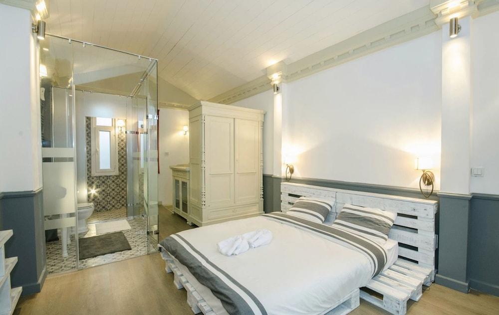 STYLISH TRIPLEX HOUSE BALAT — ISTANBUL