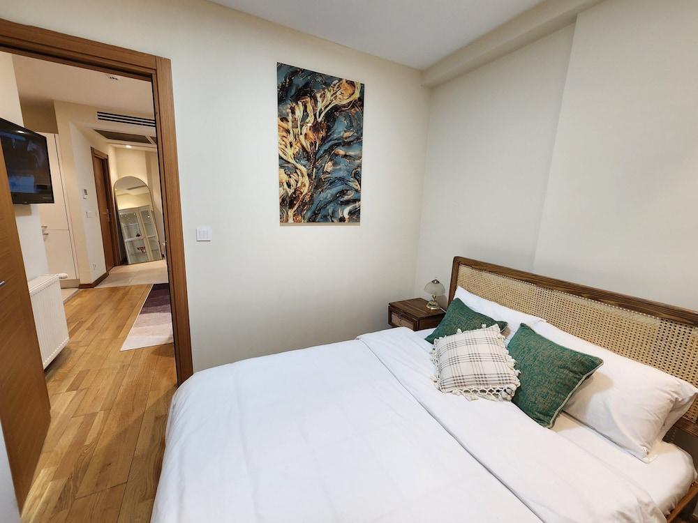 PERFECT RESIDENCE TAKSIM WITH POOL — ISTANBUL — фотография отеля №27
