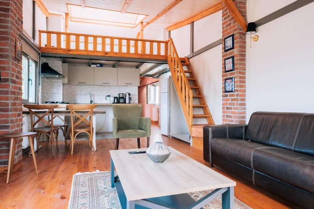 STUNNING SEA VIEW LOFT 5 MIN TO PARK IN KUZGUNCUK — ISTANBUL — фотография отеля №4