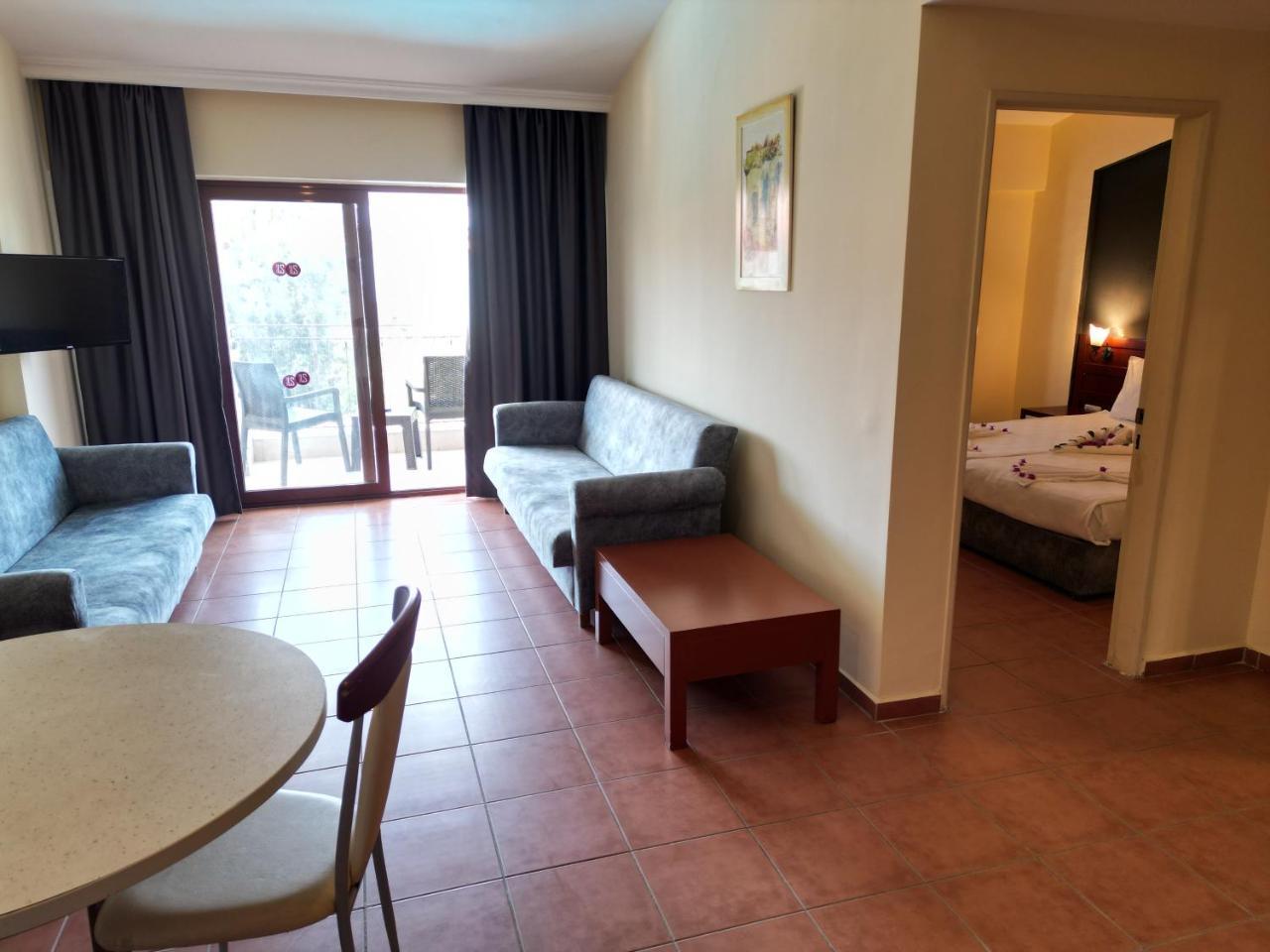 LEMAS SUITE HOTEL — SIDE — фотография отеля №8