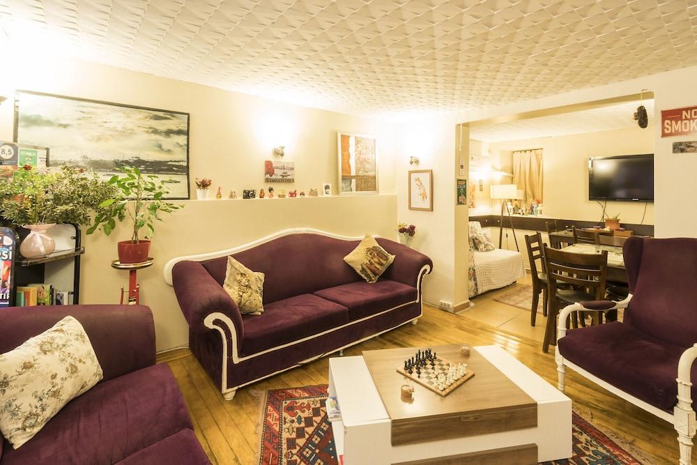LEVANTEN HOSTEL — ISTANBUL