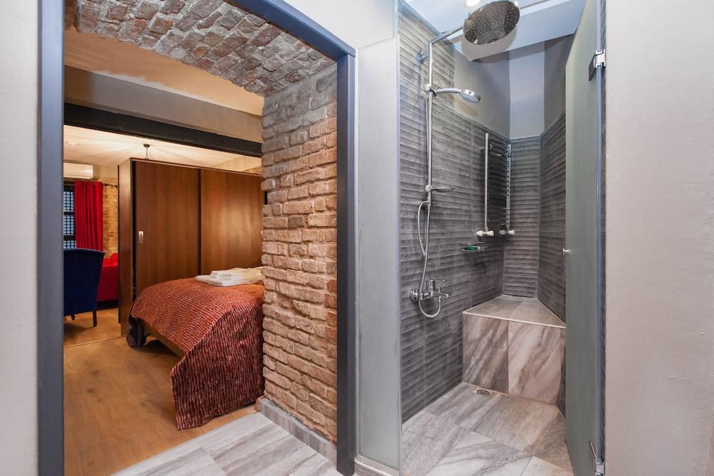 STUDIO WITH HOT TUB — ISTANBUL — фотография отеля №16