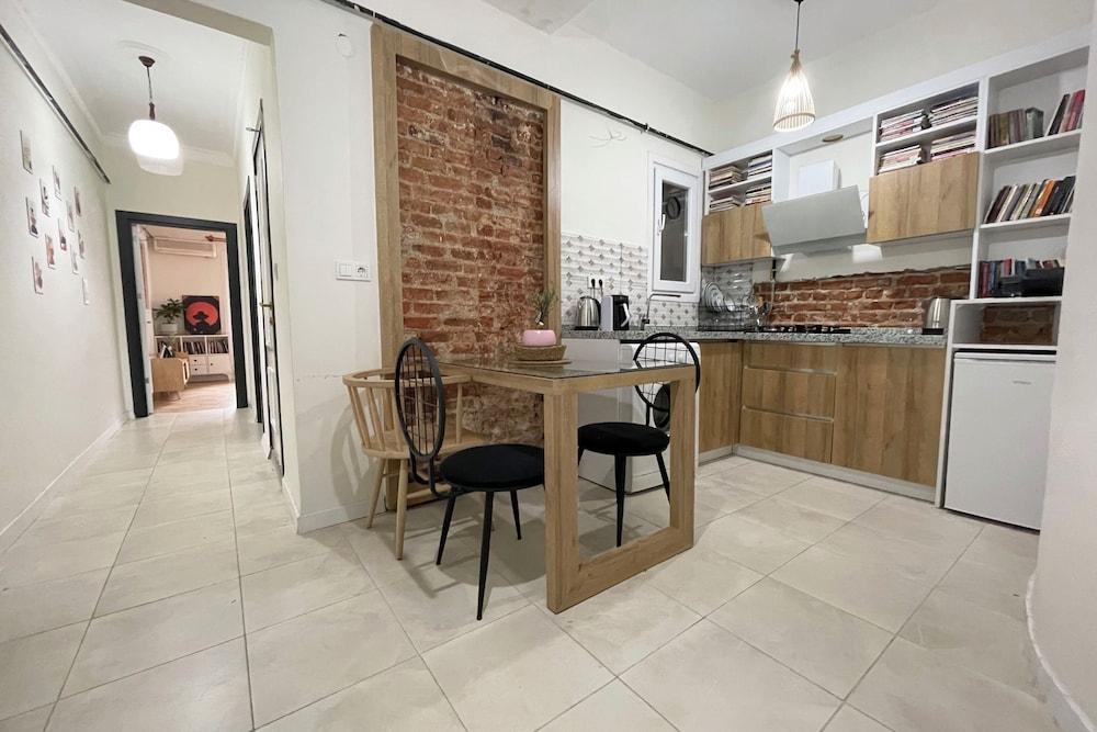 2BR AND 2BATH BALCONY APT IN HEART OF ISATANBUL #3 — ISTANBUL — fotografie hotel nr. 7