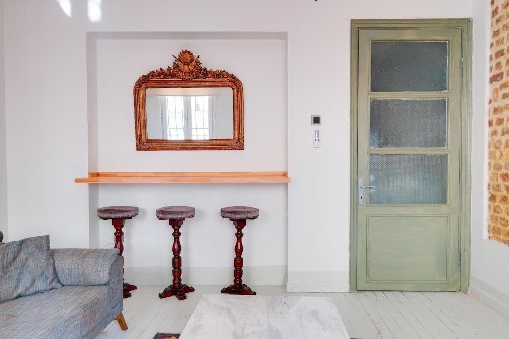 COZY FLAT WITH BALCONY 5 MIN TO GALATA TOWER — ISTANBUL — fotografie hotel nr. 5
