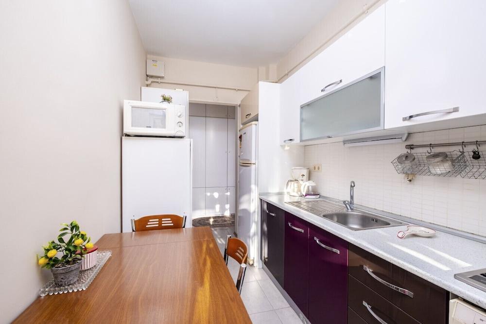 CHIC FLAT WITH BALCONY CLOSE TO CADDEBOSTAN SHORE — ISTANBUL — fotografie hotel nr. 11