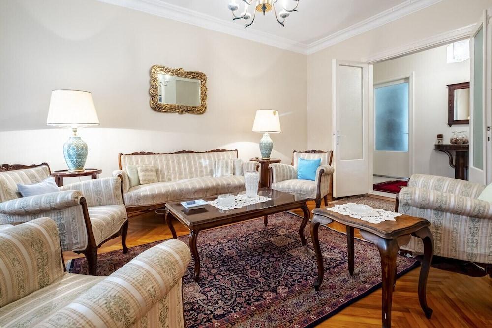 CHIC FLAT WITH BALCONY CLOSE TO CADDEBOSTAN SHORE — ISTANBUL — fotografie hotel nr. 5