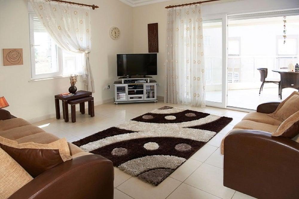 SPACIOUS 2 BED 2 BATH HOME IN ONE OF SIDES MOST POPULAR COMMUNITIES — SIDE — фотография отеля №11