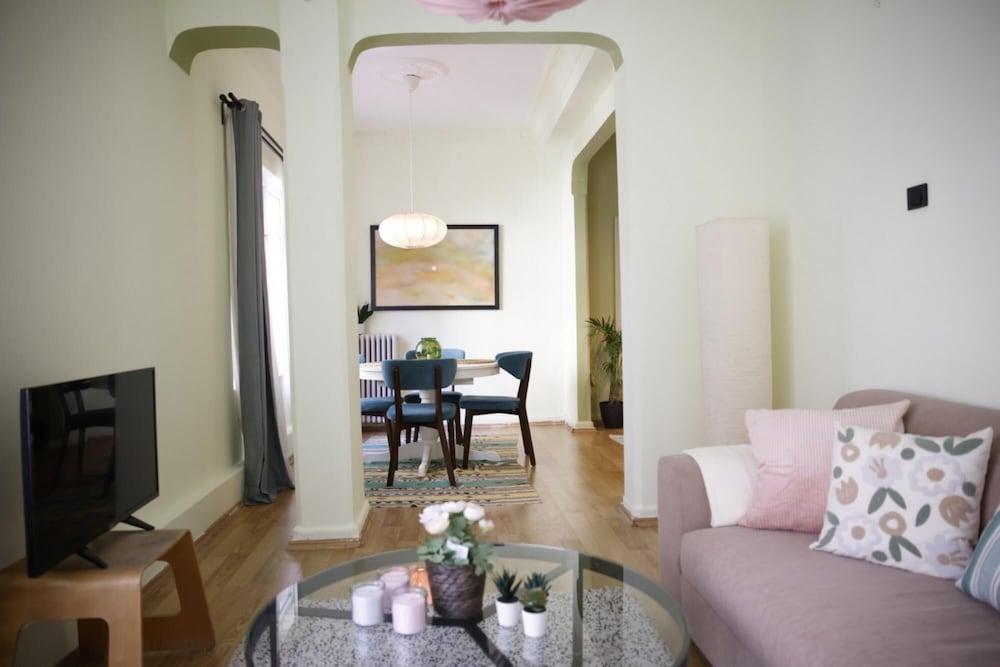 VIBRANT FLAT WITH EXCELLENT LOCATION IN BEYOGLU — ISTANBUL — fotografie hotel nr. 3
