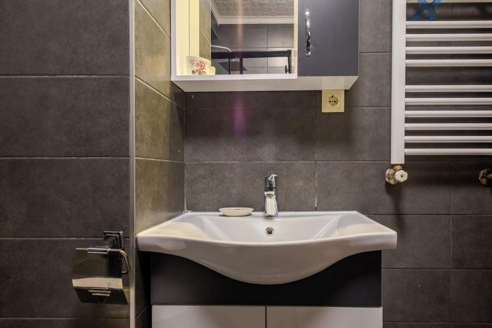 PLEASANT FLAT WITH CENTRAL LOCATION IN SISLI — ISTANBUL — фотография отеля №16