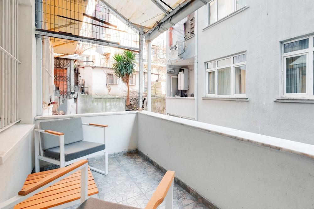 COZY FLAT WITH BALCONY 5 MIN TO GALATA TOWER — ISTANBUL — fotografie hotel nr. 15