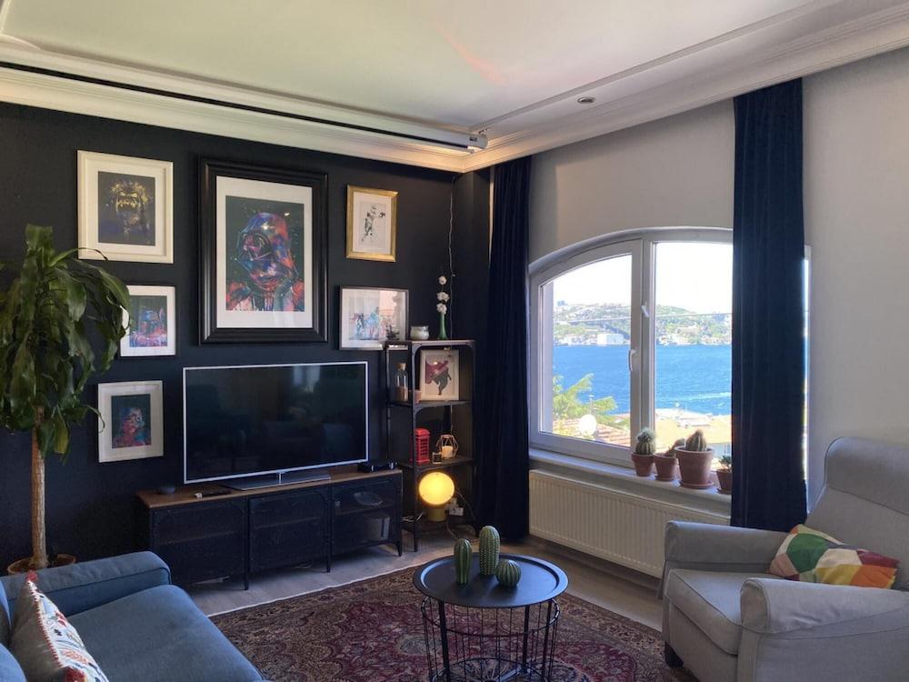 FLAT WITH BOSPHORUS VIEW AND BACKYARD IN USKUDAR — ISTANBUL
