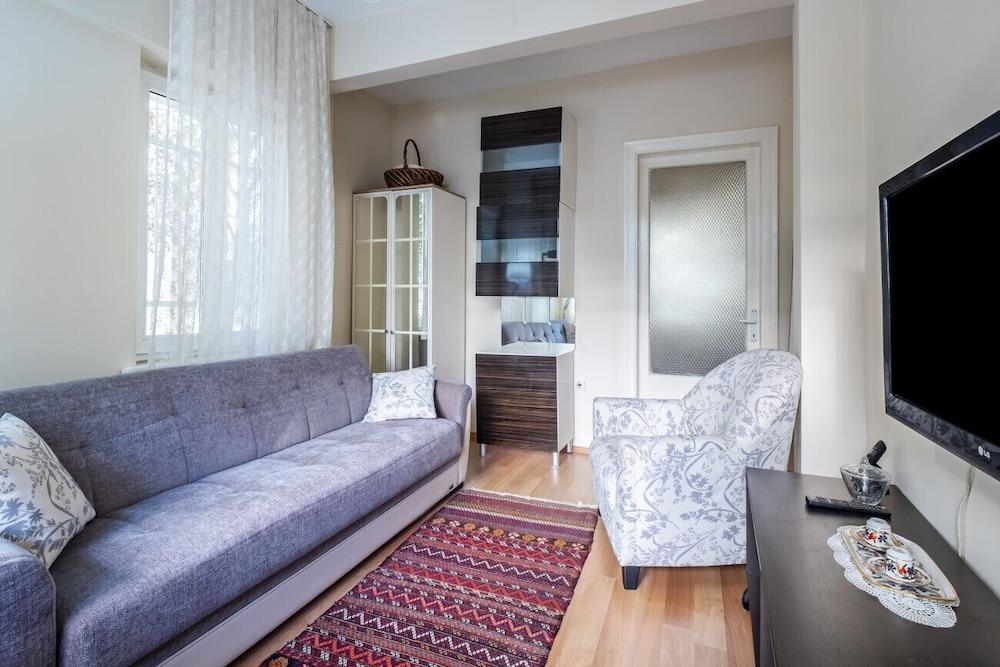 CHIC FLAT WITH BALCONY CLOSE TO CADDEBOSTAN SHORE — ISTANBUL — fotografie hotel nr. 12
