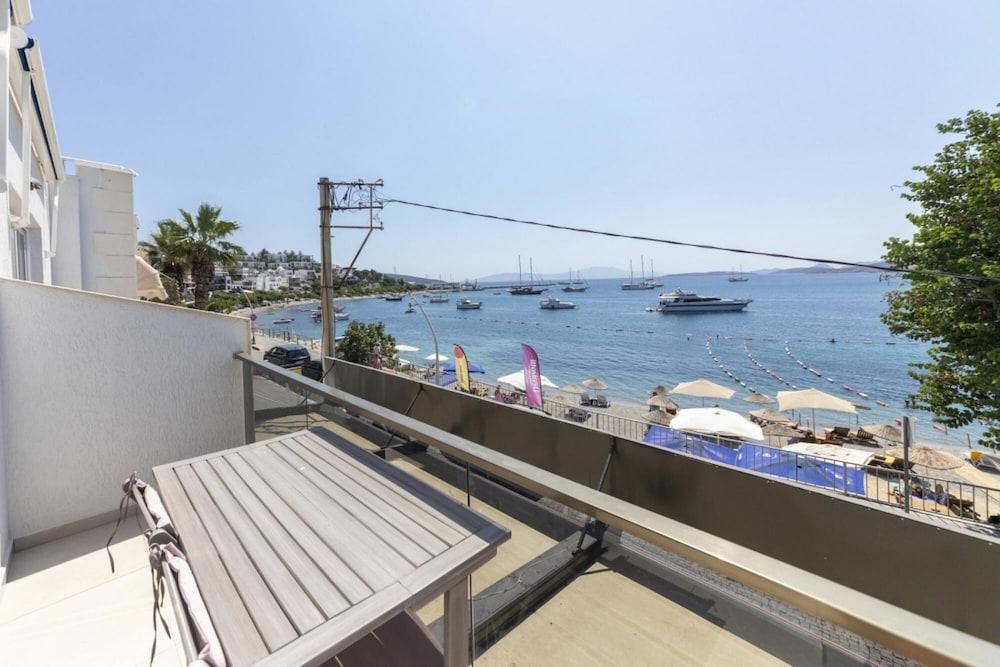 SEAFRONT FLAT WITH EXCELLENT SEA VIEW IN BODRUM — BODRUM — фотография отеля №12