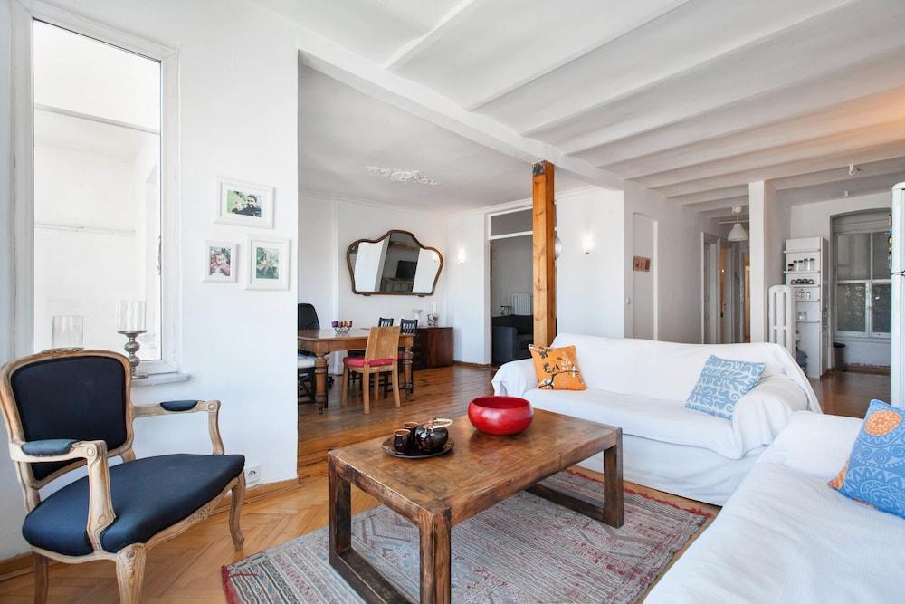 EV APARTMENTS CIHANGIR — ISTANBUL