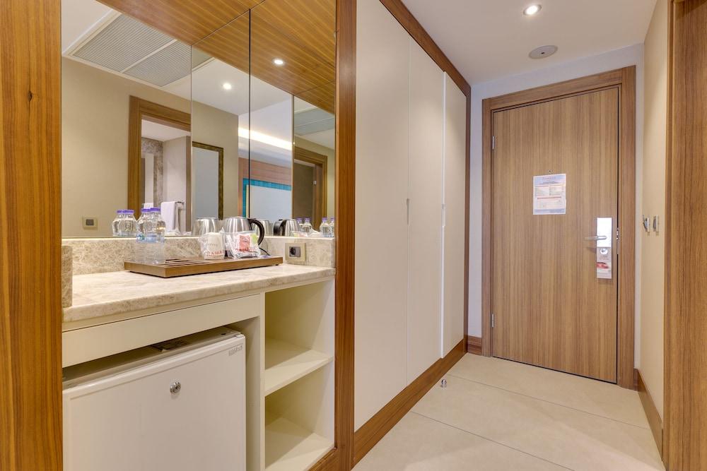 RAMADA HOTEL & SUITES BY WYNDHAM KUSADASI — KUSADASI — fotografie hotel nr. 10