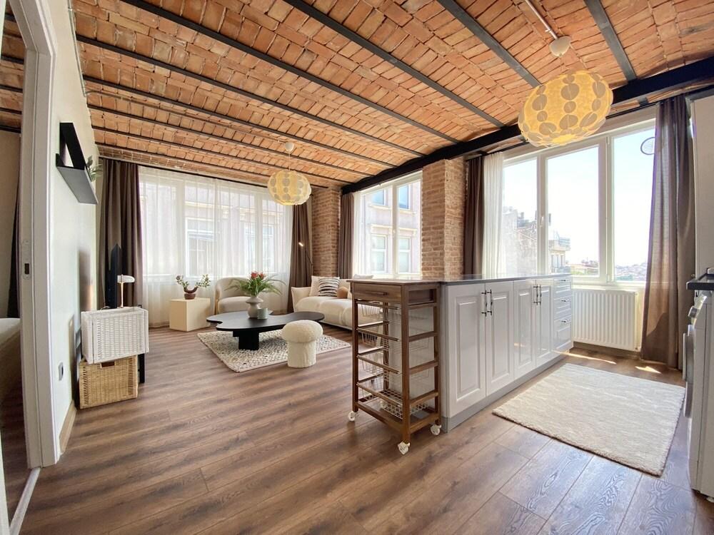 FLAT W CITY VIEW NEAR GALATA TOWER IN ISTIKLAL AVE — ISTANBUL — фотография отеля №6