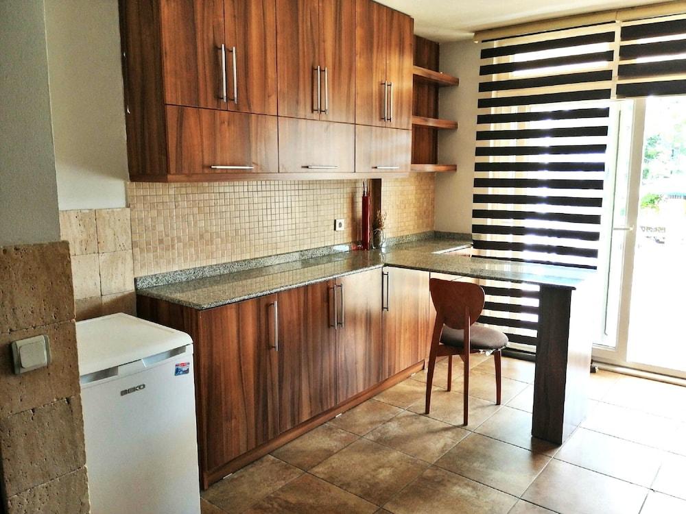 ROOM IN APARTMENT - BEAUTIFUL 3 BED HOLIDAY HOME IN RESORT CENTRE — SIDE — фотография отеля №5